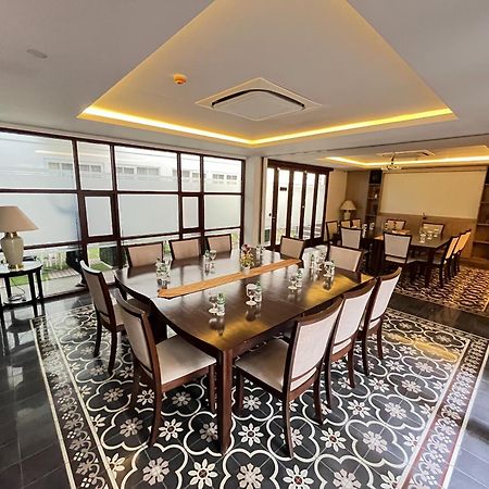 Bening Boutique Hotel Managed By Salak Hospitality Bekasi Exterior foto