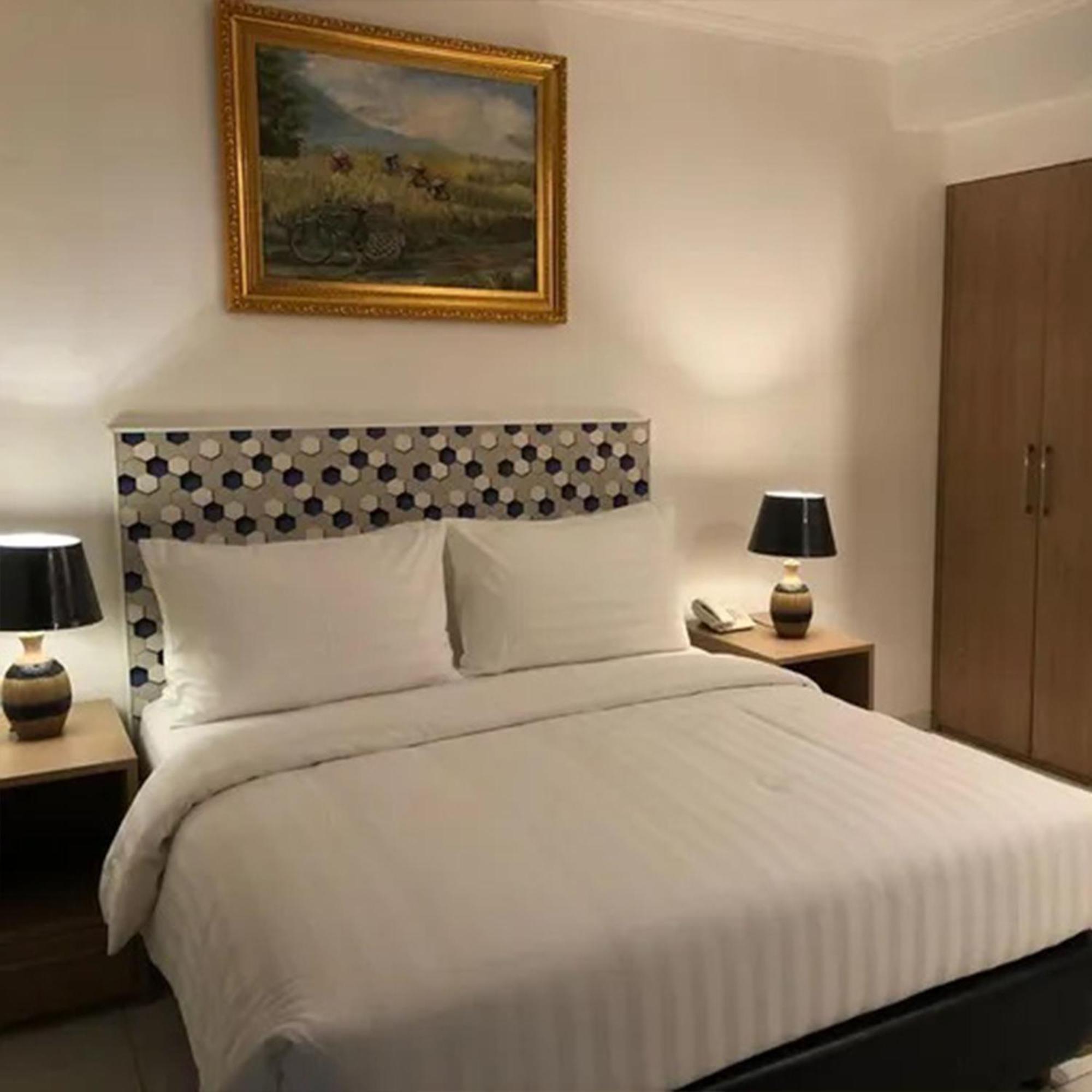 Bening Boutique Hotel Managed By Salak Hospitality Bekasi Exterior foto