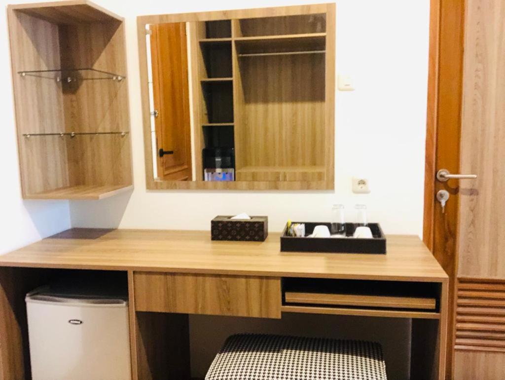Bening Boutique Hotel Managed By Salak Hospitality Bekasi Exterior foto