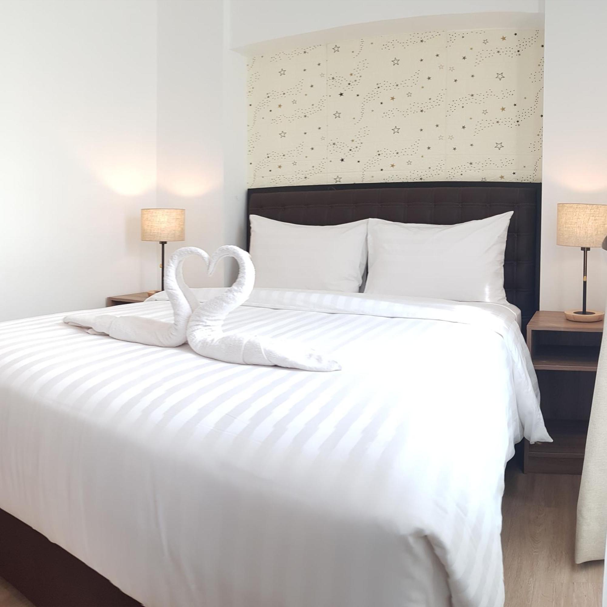 Bening Boutique Hotel Managed By Salak Hospitality Bekasi Exterior foto