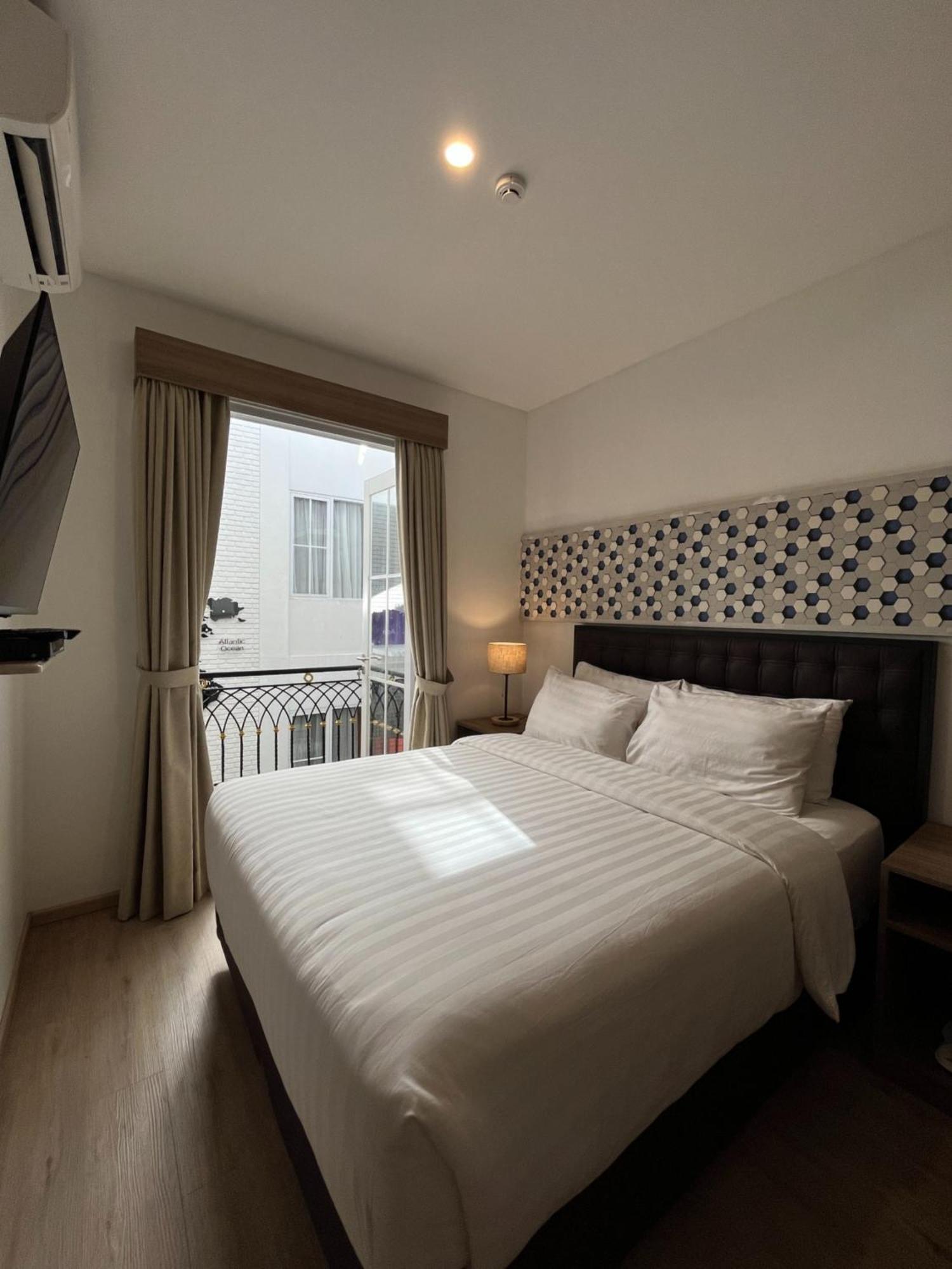 Bening Boutique Hotel Managed By Salak Hospitality Bekasi Exterior foto