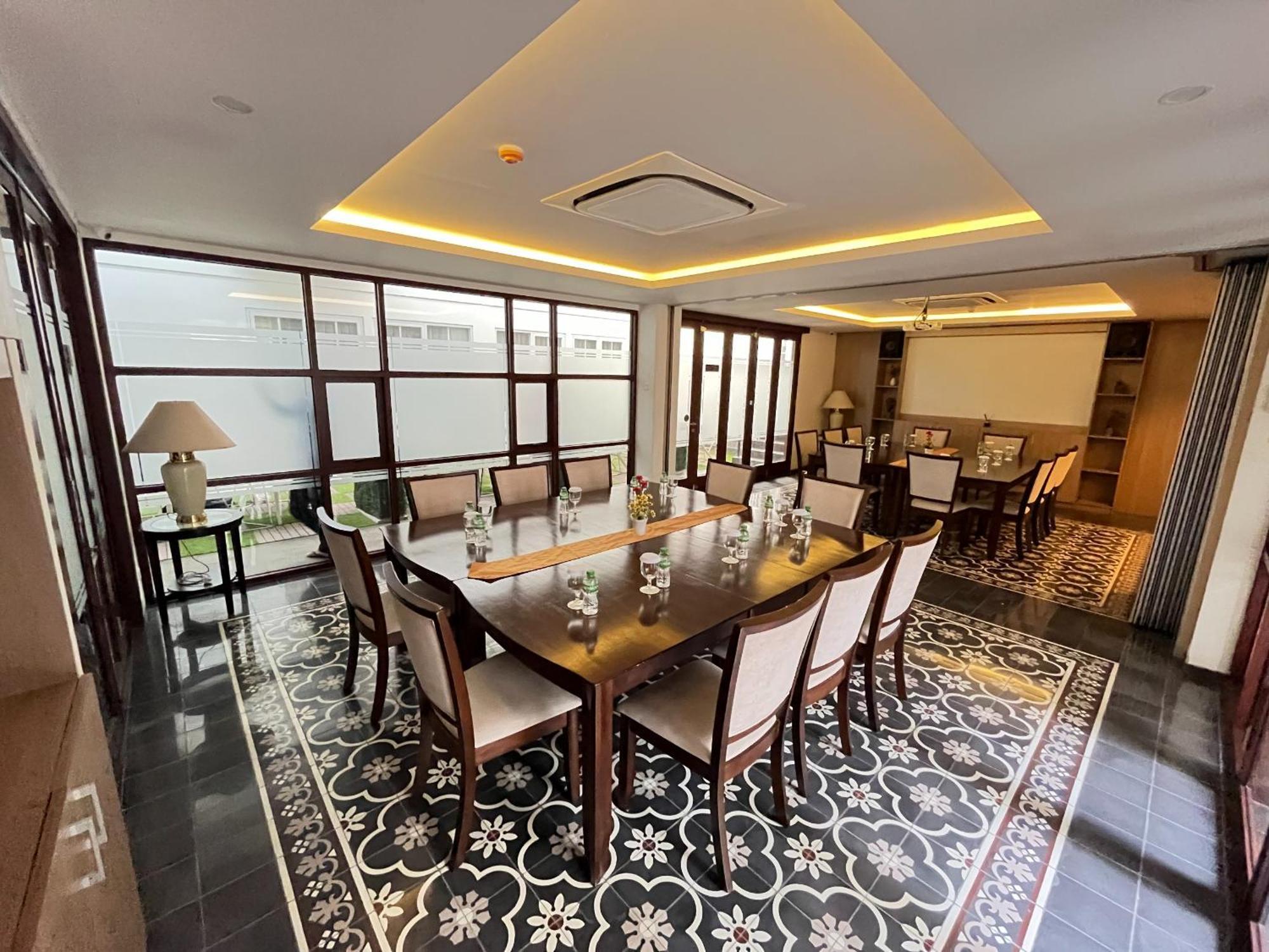 Bening Boutique Hotel Managed By Salak Hospitality Bekasi Exterior foto